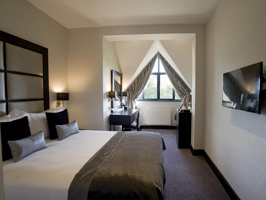 The Lodge At Kingswood Epsom Exteriör bild