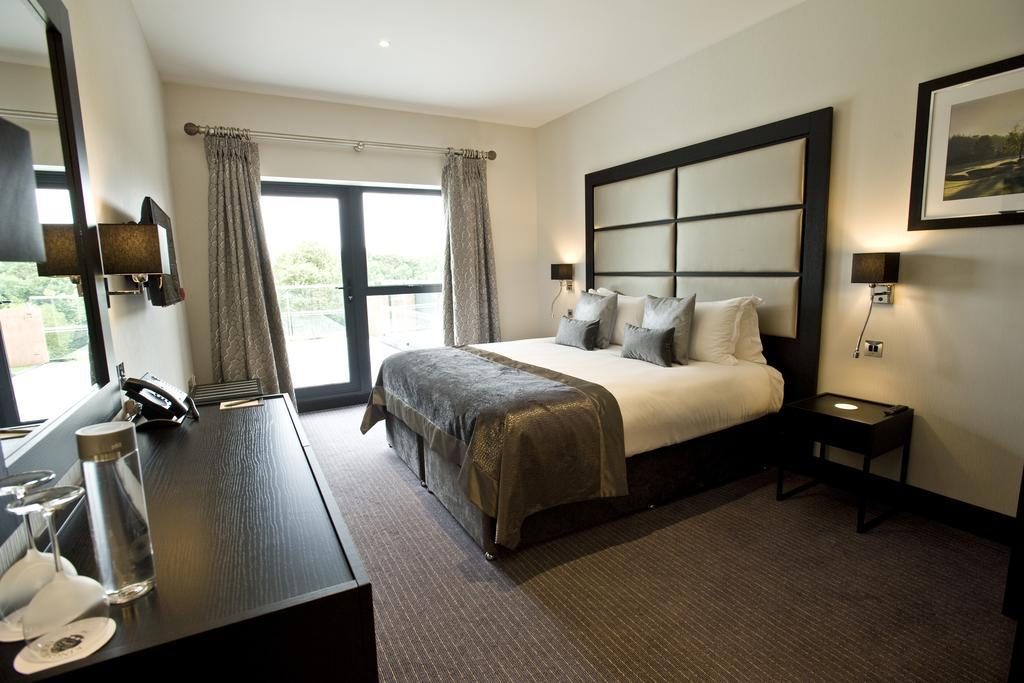 The Lodge At Kingswood Epsom Rum bild